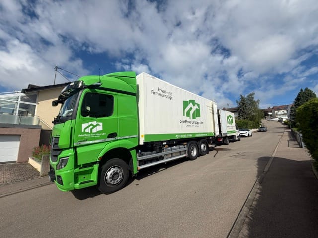 deinMove truck with trailer in a residential street